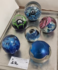 Tray 6 Sgnd Art Glass Paper Weights - Caitcness, Simpson, Eickholt