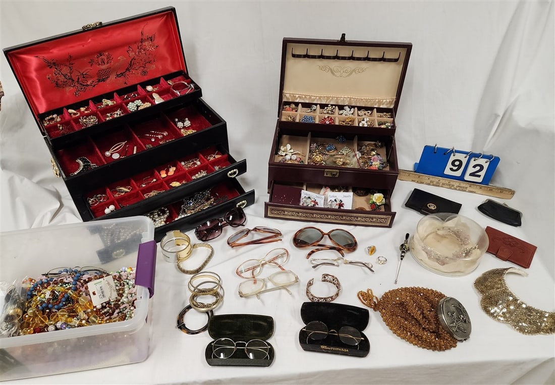 Bx Costume Jewelry & Boxes: Bx Costume Jewelry & Boxes