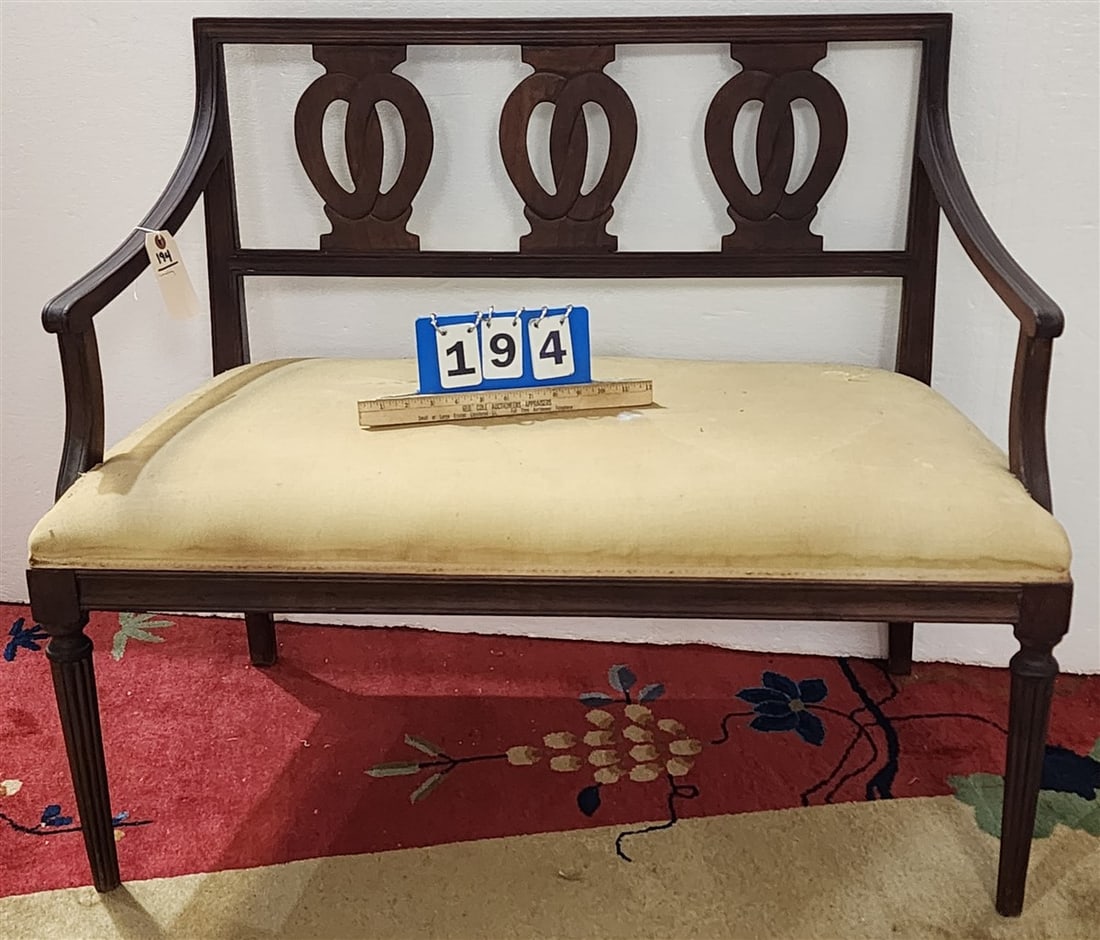 Mahog Bench 32" H X 37 1/2" W X 17" D: Mahog Bench 32" H X 37 1/2" W X 17" D