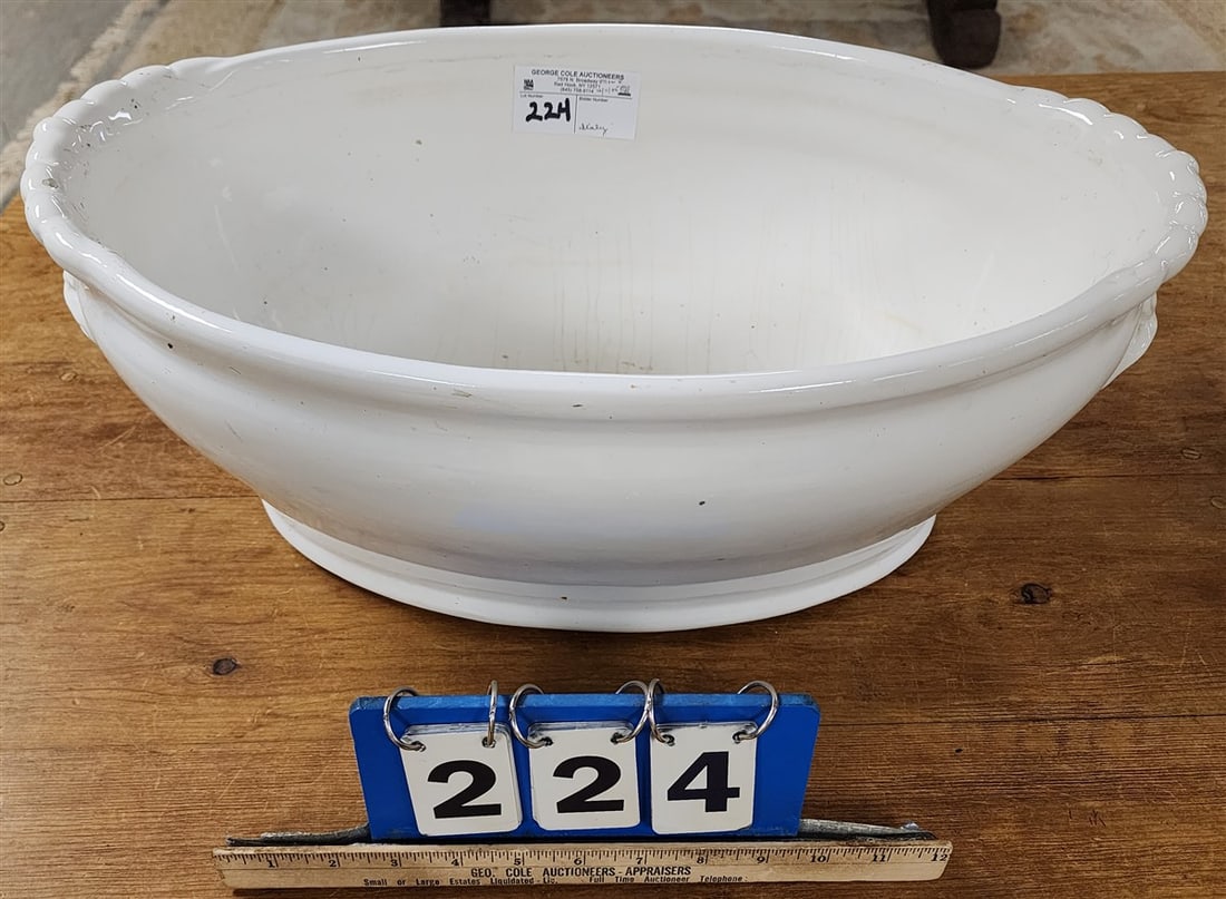 Italian Porcelian Foot Bath 8 3/4" H X 20 1/2" X 13" W: Italian Porcelian Foot Bath 8 3/4" H X 20 1/2" X 13" W