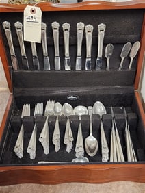 Bx'd Set Rogers Silverplate 108 Pc. Flatware Set