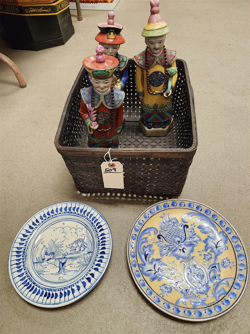 Basket 3 Chinese Figures 14" + 2 Plates: Basket 3 Chinese Figures 14" + 2 Plates