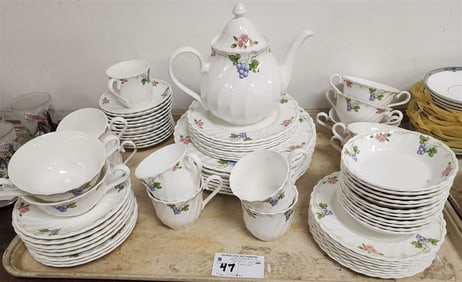 77 Pc. Aynsley Moselle Dinner Service