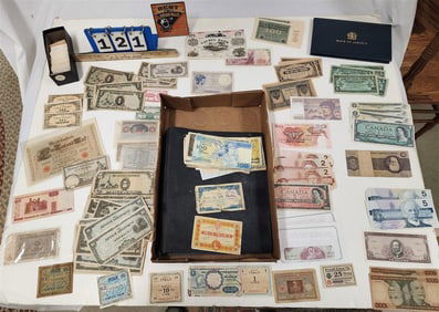 Tray Foreign Coins & Currency