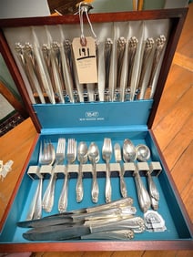 Bx'd 88 Pc. Set Rogers Silverplate Dafodil