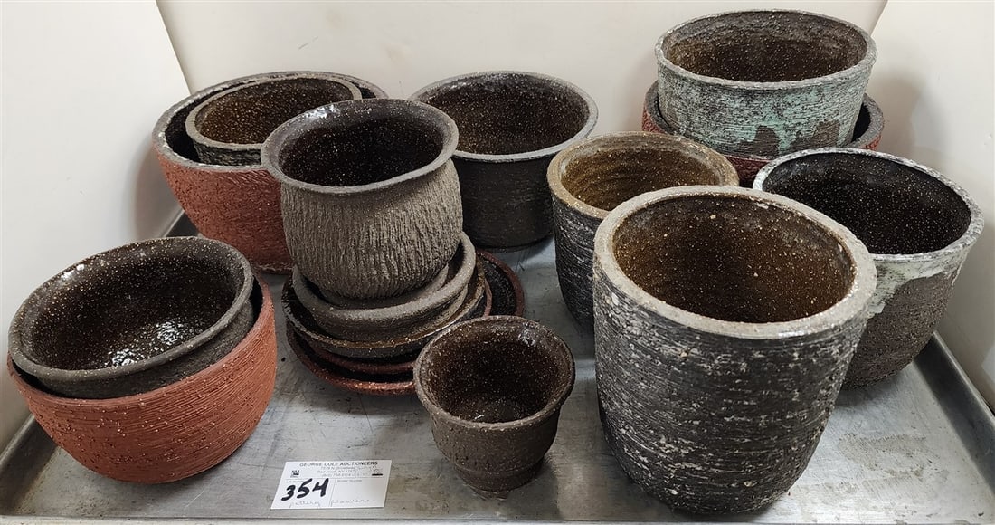 Tray 12 Pottery Planters + 4 Liners (1 of 2)