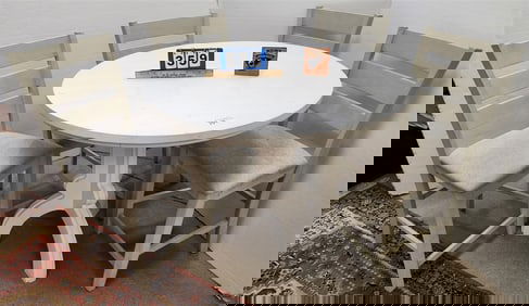 Table 3' H X 42" Diam. w/4 Chairs