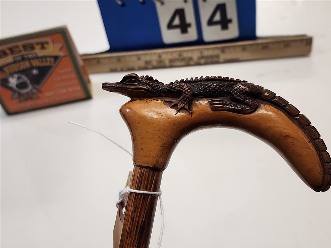 Vintage Cane w/Carved Alligator Handle (1 of 5)