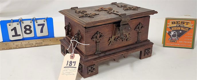 Vintage Arts & Crafts Oak Casket w/Copper Strap Work 6 3/4" H X 10 1/2" W X 7 1/4" D (From Zulma P.