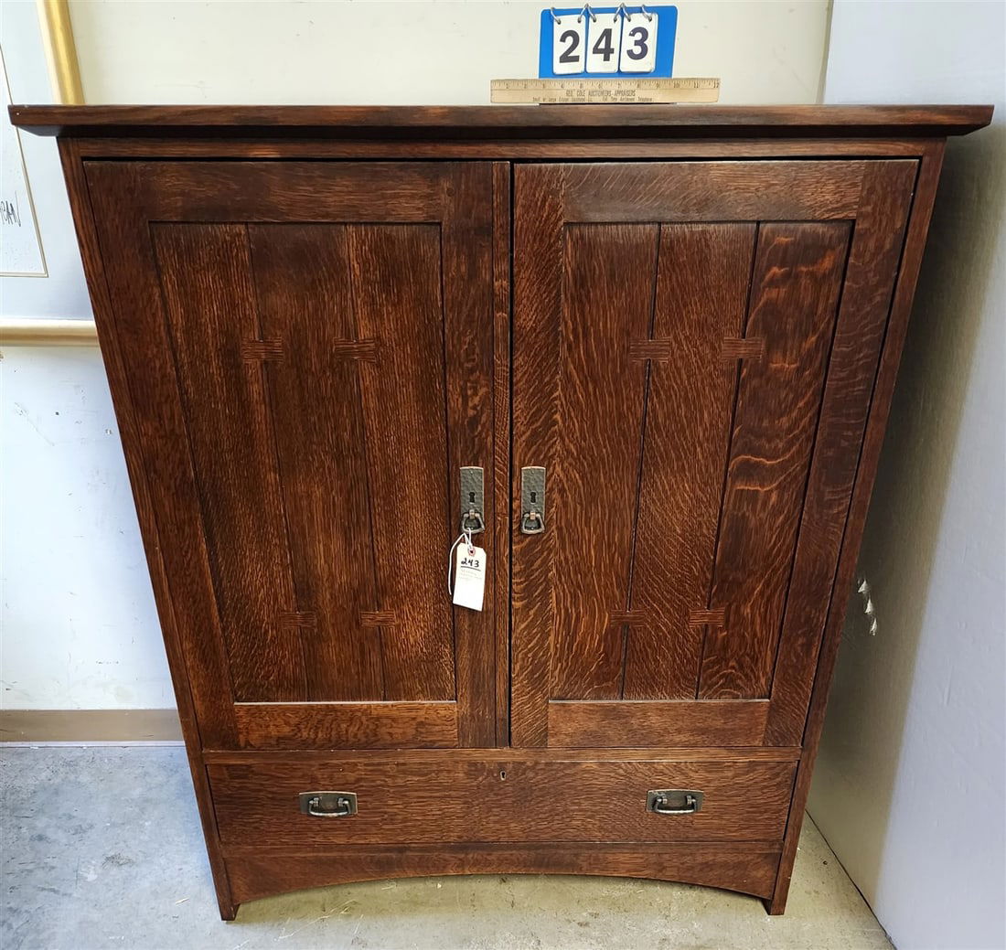 Stickley Mission Style Oak 2 Door Over 1 Drawer Entertainment Cabinet 50 1/2" H X 43 1/2" W X 23" D (1 of 4)