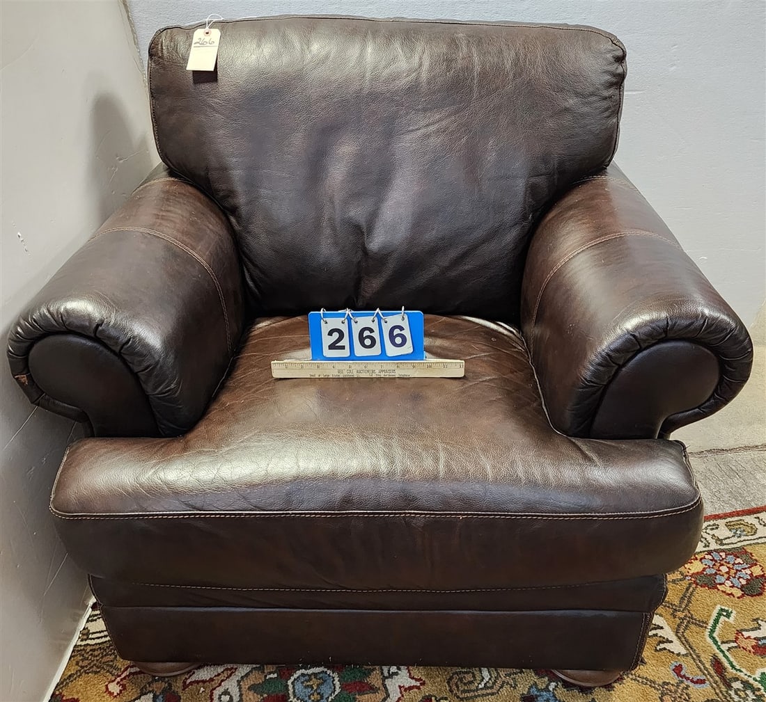 Divini Chateau D'ax Club Chair 34" H X 41" W X 23" D: Divini Chateau D'ax Club Chair 34" H X 41" W X 23" D