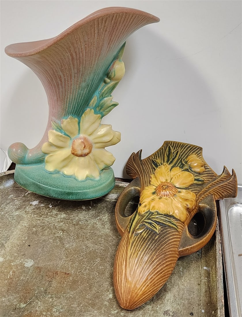 Tray 2 Roseville Peony - Wall Pocket 1293-8", Cornucopia 171-8" (1 of 4)