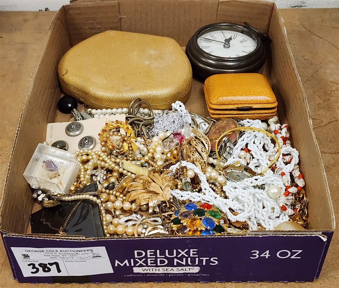 Tray Costume Jewelry Etc.: Tray Costume Jewelry Etc.