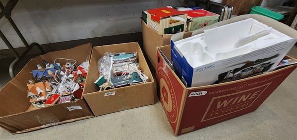 Lot 2 Bx's 10 Dept. 56 Snow Village Houses, Diners + Bx's