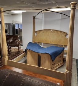 Bernhardt Pickled Oak California King Canopy Bed 7'6" H X 7' W X 93" L