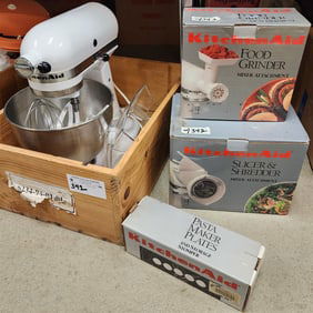 Kitchen Aid Mixer w/Food Grinder & Slicer/Shredder Attachments