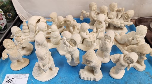 Tray 16 Snowbabies Figurines