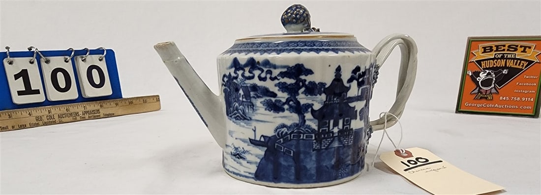 19th C Chinese Export Tea Pot 5 1/2" H X 5" Diam. (1 of 5)