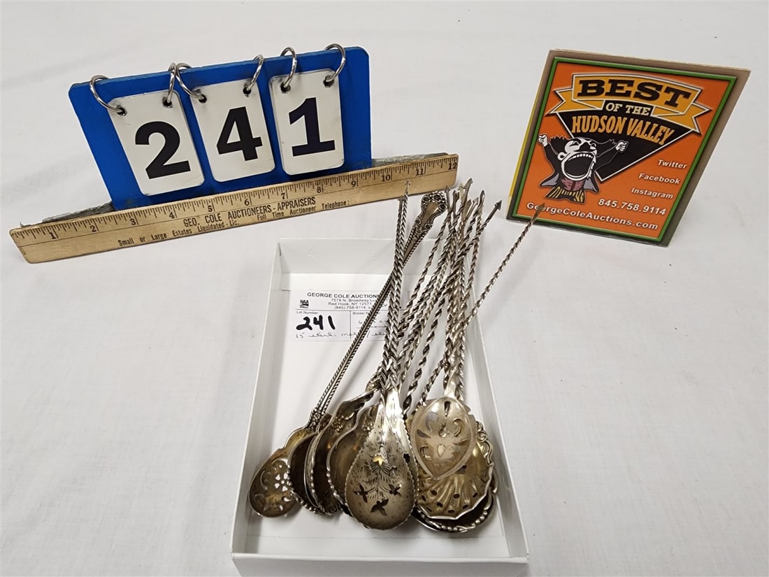 15- 19th C Sterling Pierced Mote/Olive Spoons 8 1/2" 6.25 ozT.: 15- 19th C Sterling Pierced Mote/Olive Spoons 8 1/2" 6.25 ozT.