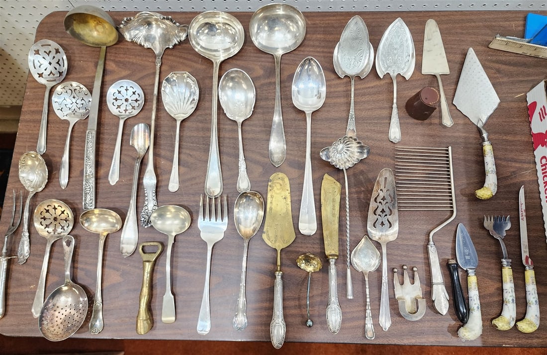Tray Silverplate Serving Pcs. - Ladles, Cake Servers, Serving Spoons, Etc. (1 of 4)