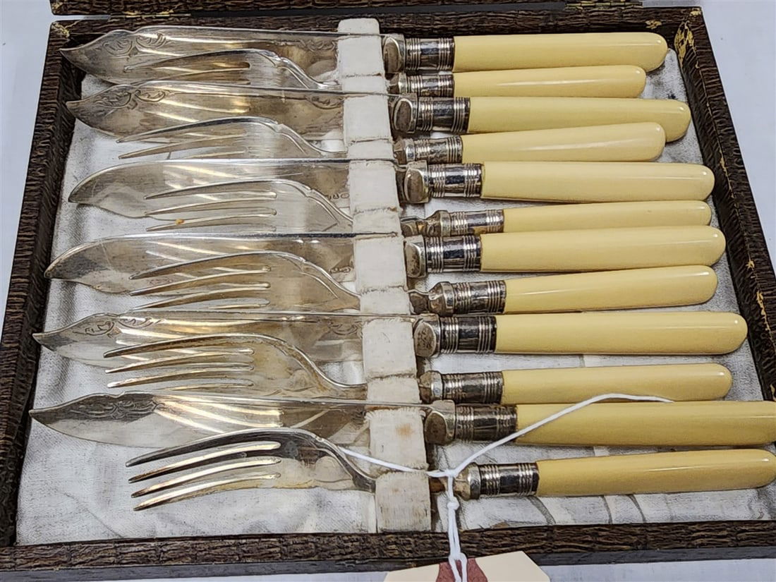 Bx English 12 Pc. Fish Set w/Bone Handles 1 1/2" H X 9 1/4" W X 7 1/2" D: Bx English 12 Pc. Fish Set w/Bone Handles 1 1/2" H X 9 1/4" W X 7 1/2" D