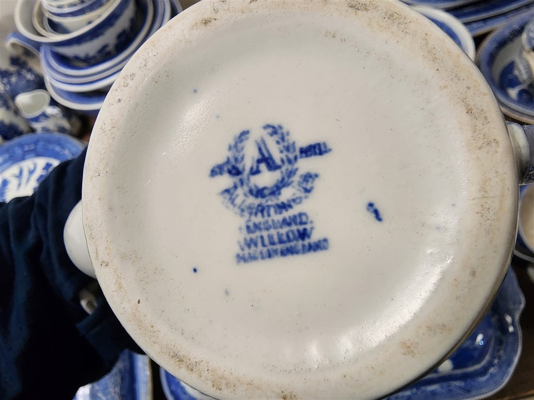 136 Pcs. Blue Willow - 10