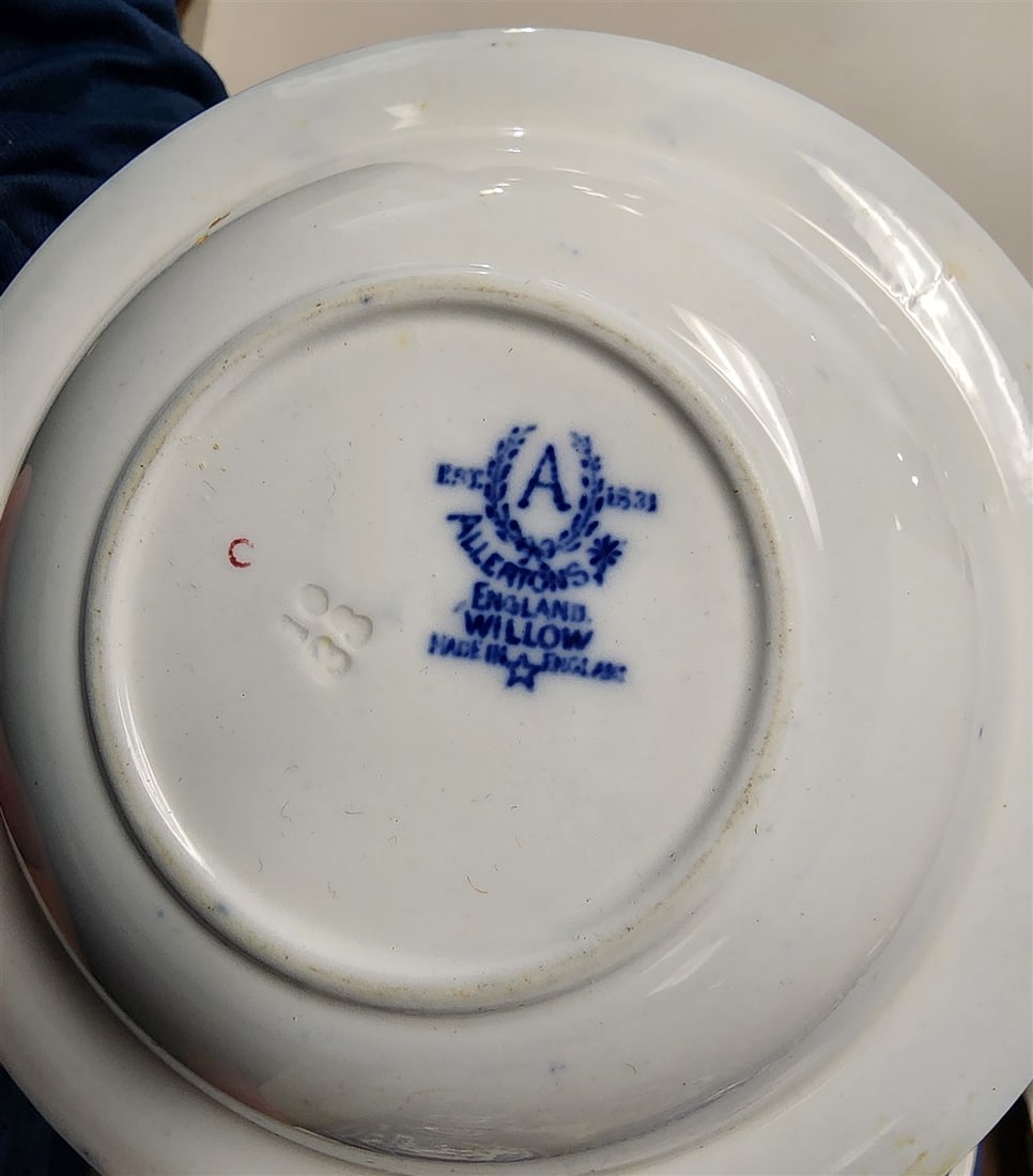 136 Pcs. Blue Willow - 13