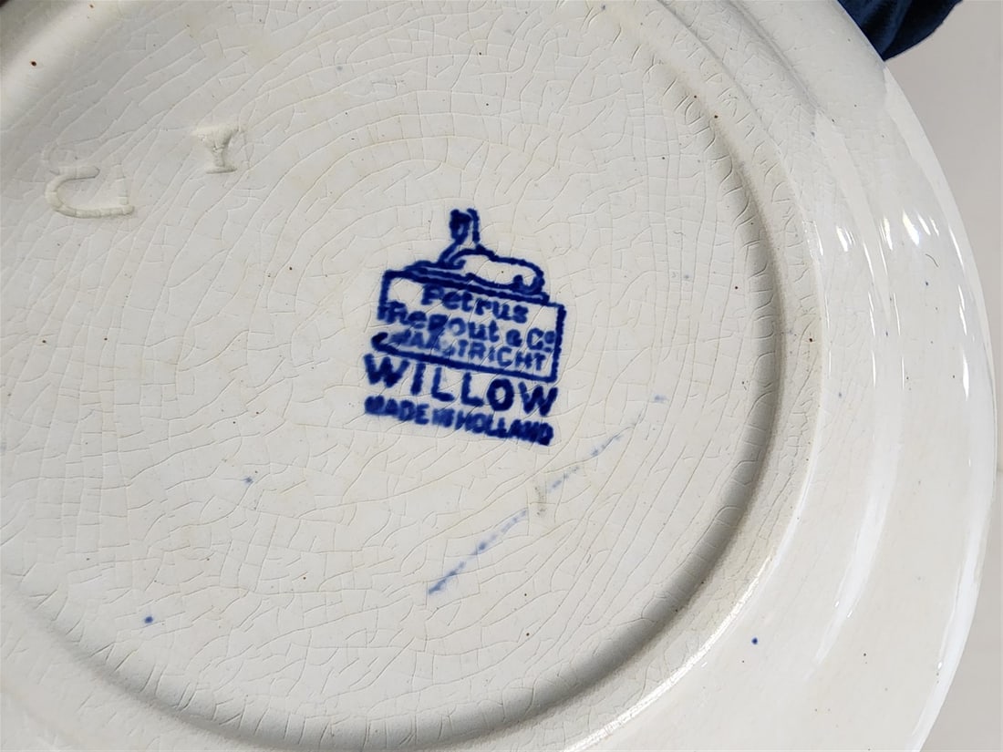 136 Pcs. Blue Willow - 14