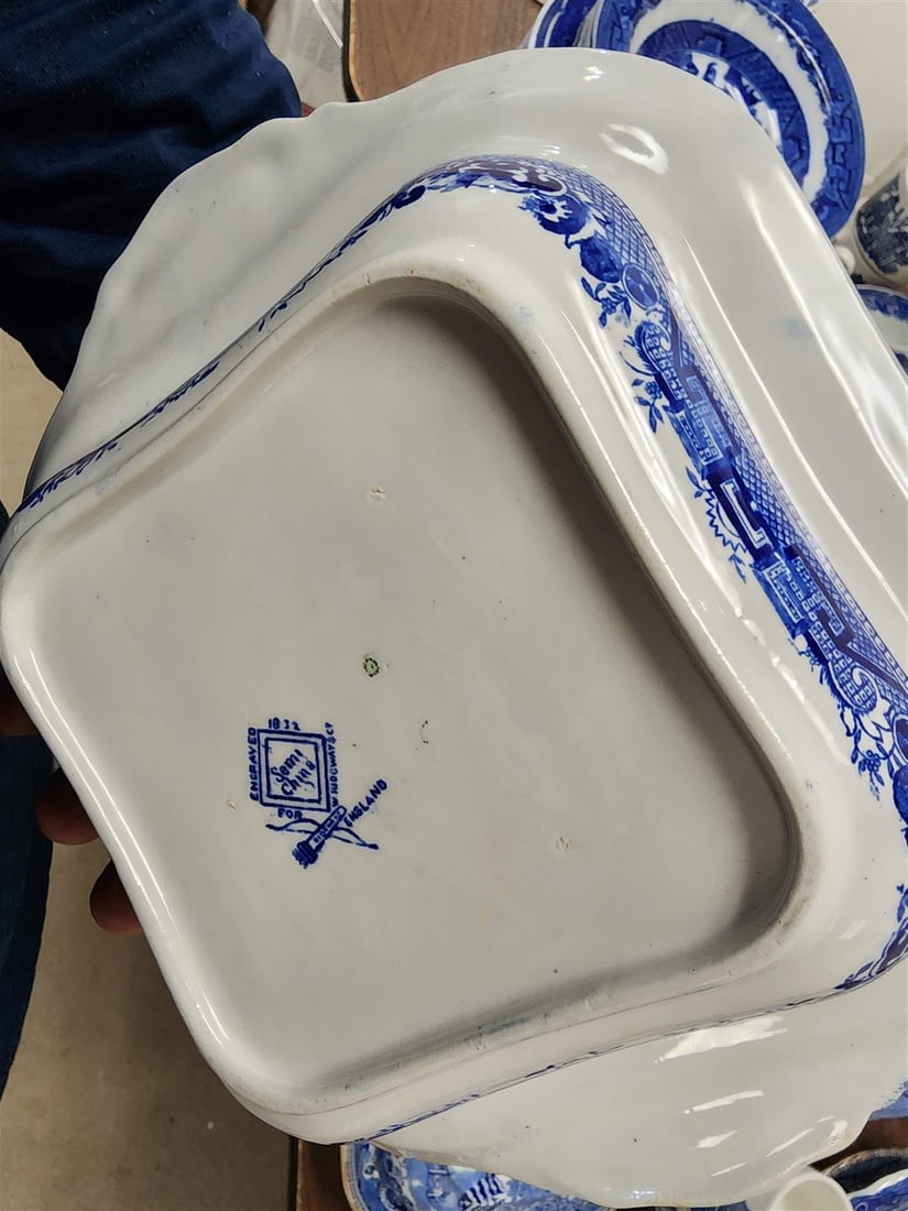 136 Pcs. Blue Willow - 17