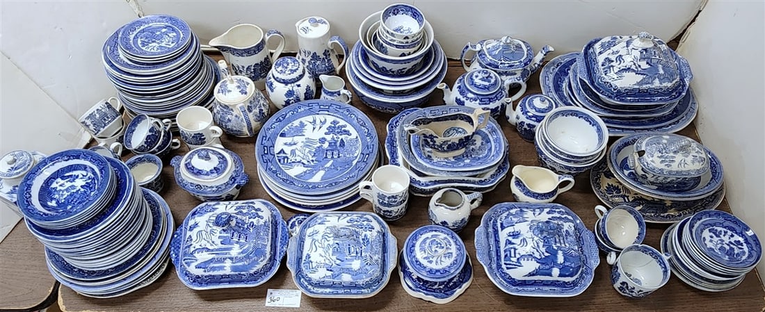 136 Pcs. Blue Willow (1 of 17)