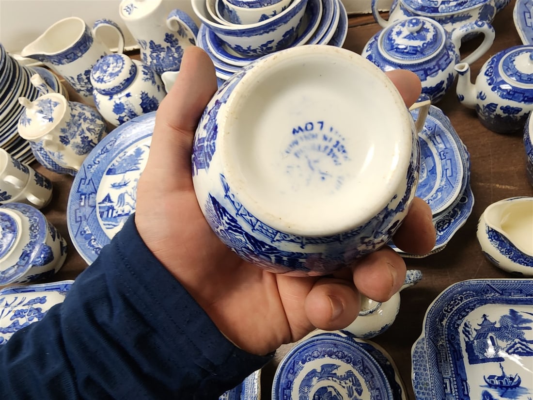 136 Pcs. Blue Willow - 7