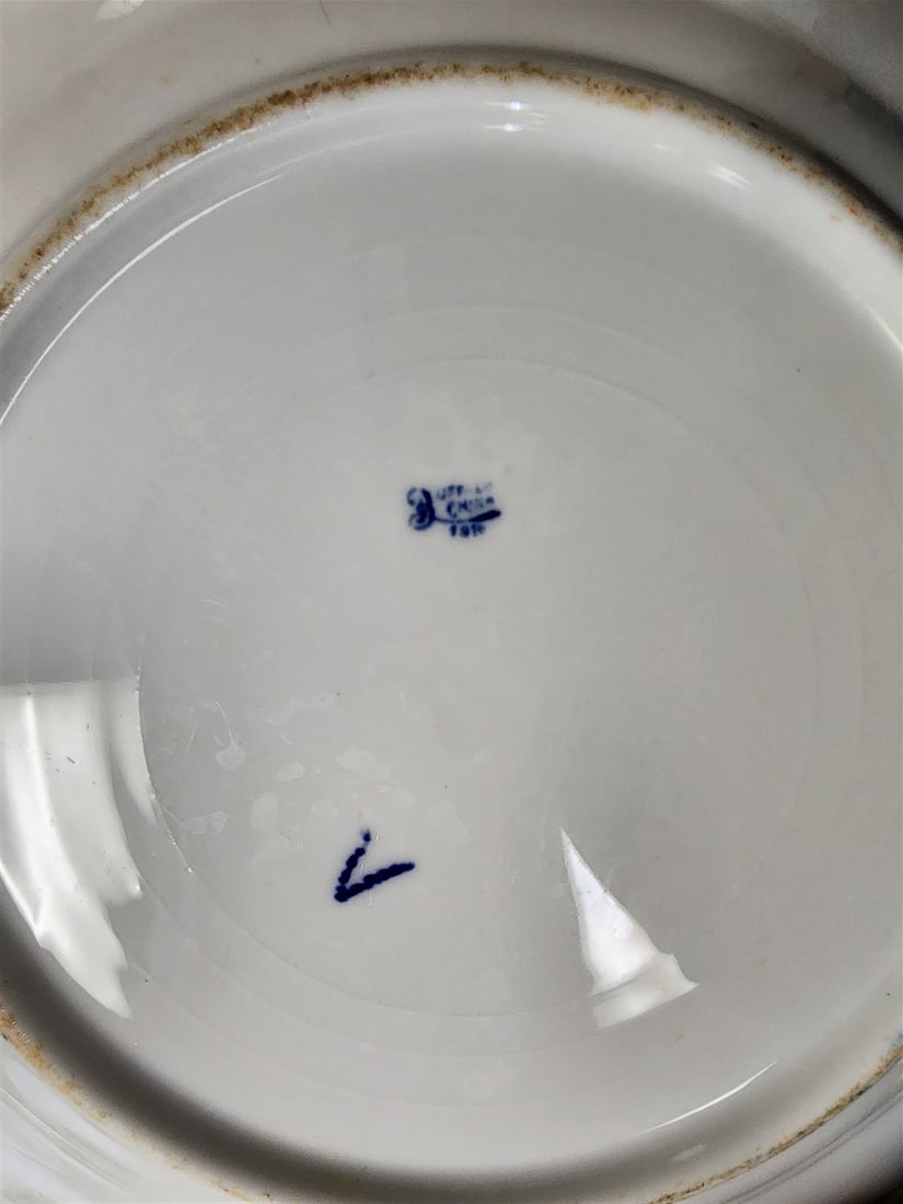 136 Pcs. Blue Willow - 8