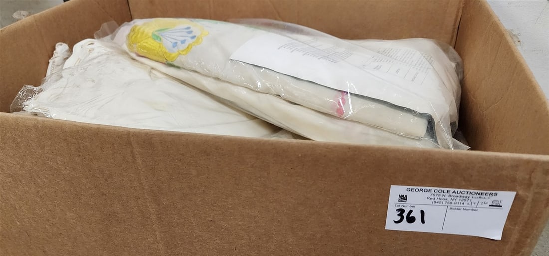 Bx Tablecloths, Linens, Placemats, Etc. (1 of 4)