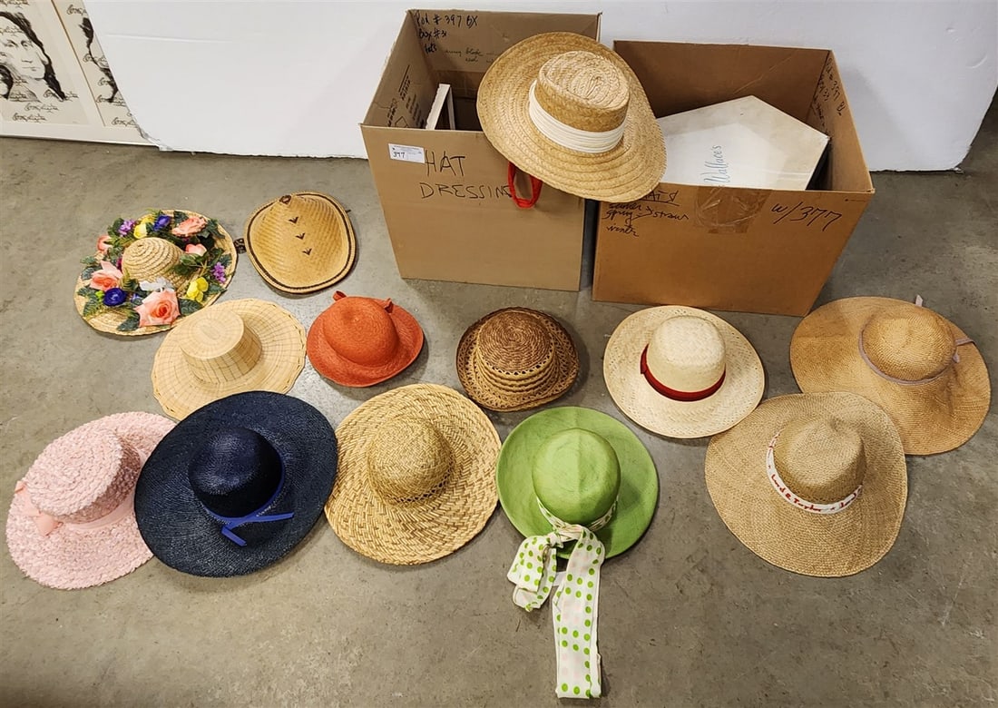 Lot 11 Straw Hats: Lot 11 Straw Hats