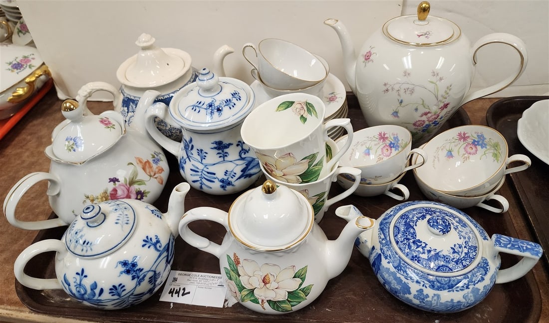 Tray 7 Tea Pots - Staffordshire, Masons, Bavaria + Cups/Saucers (1 of 8)
