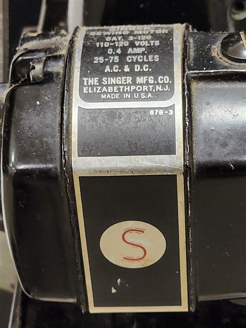 Vintage Singer Feather Lite Sewing Machine - 4