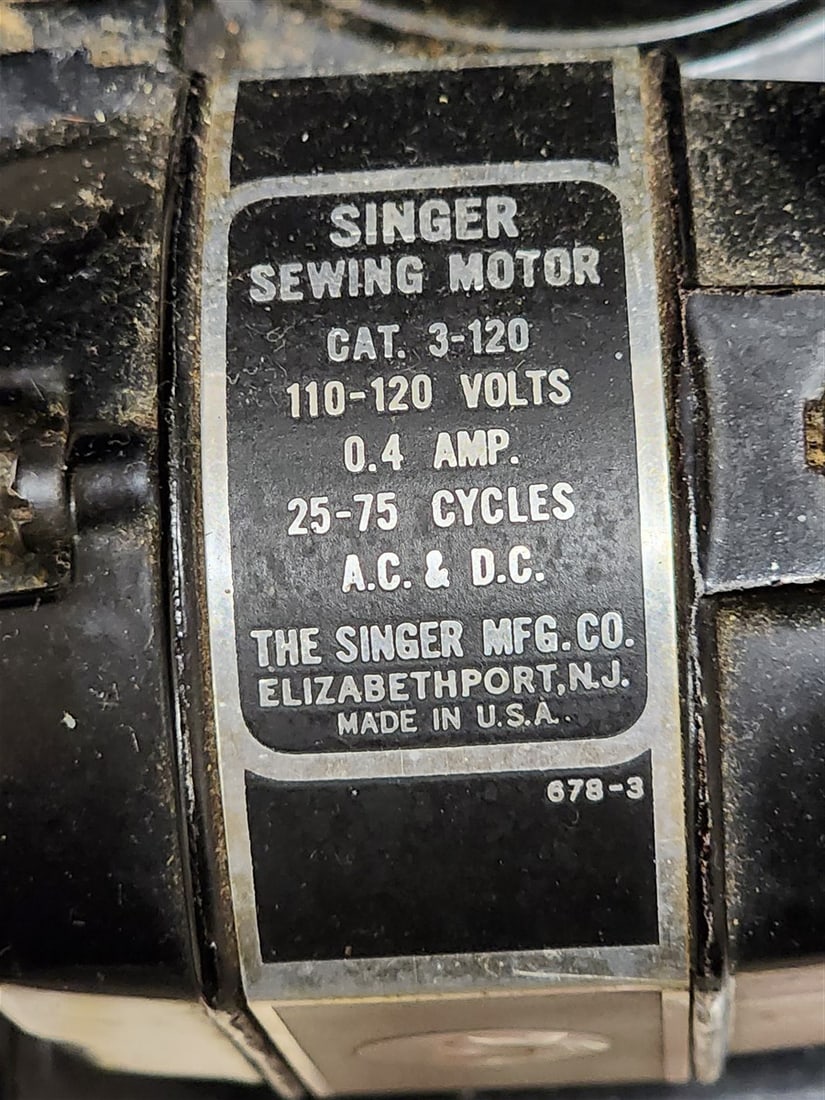 Vintage Singer Feather Lite Sewing Machine - 5