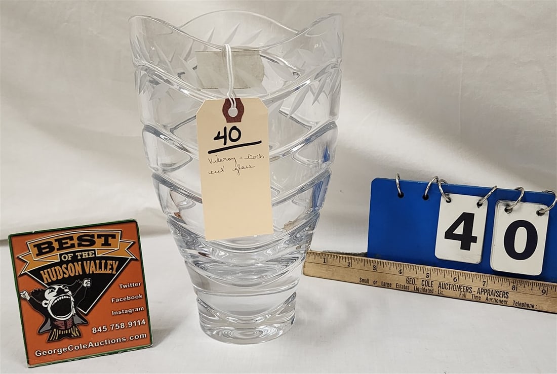 Villeroy & Boch Hand Blown Cut Glass Vase 10 1/4" X 6 1/2" Diam.: Villeroy & Boch Hand Blown Cut Glass Vase 10 1/4" X 6 1/2" Diam.