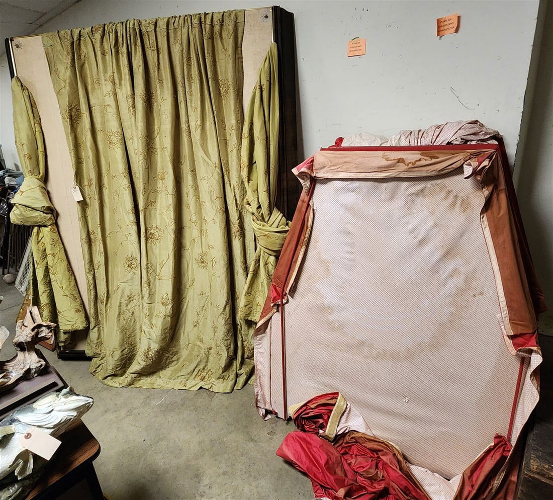 Poster Bed Cornice w/Drapery 6'5" W X 7'5" L (From The Livingston Estate, Teviotdale) (1 of 9)