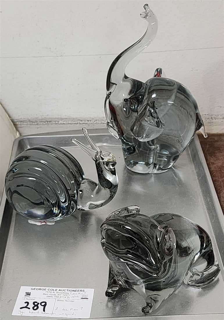 Tray 3 Hand Blown Glass Animal Figurines Sgnd L. De Roi? - Elephant 8 1/4" H X 5" L X 4 1/2" D,: Tray 3 Hand Blown Glass Animal Figurines Sgnd L. De Roi? - Elephant 8 1/4" H X 5" L X 4 1/2" D, Snail - 4" H X 5" L X 3 1/2" W + Frog 4" H X 5" L X 4 1/4" W