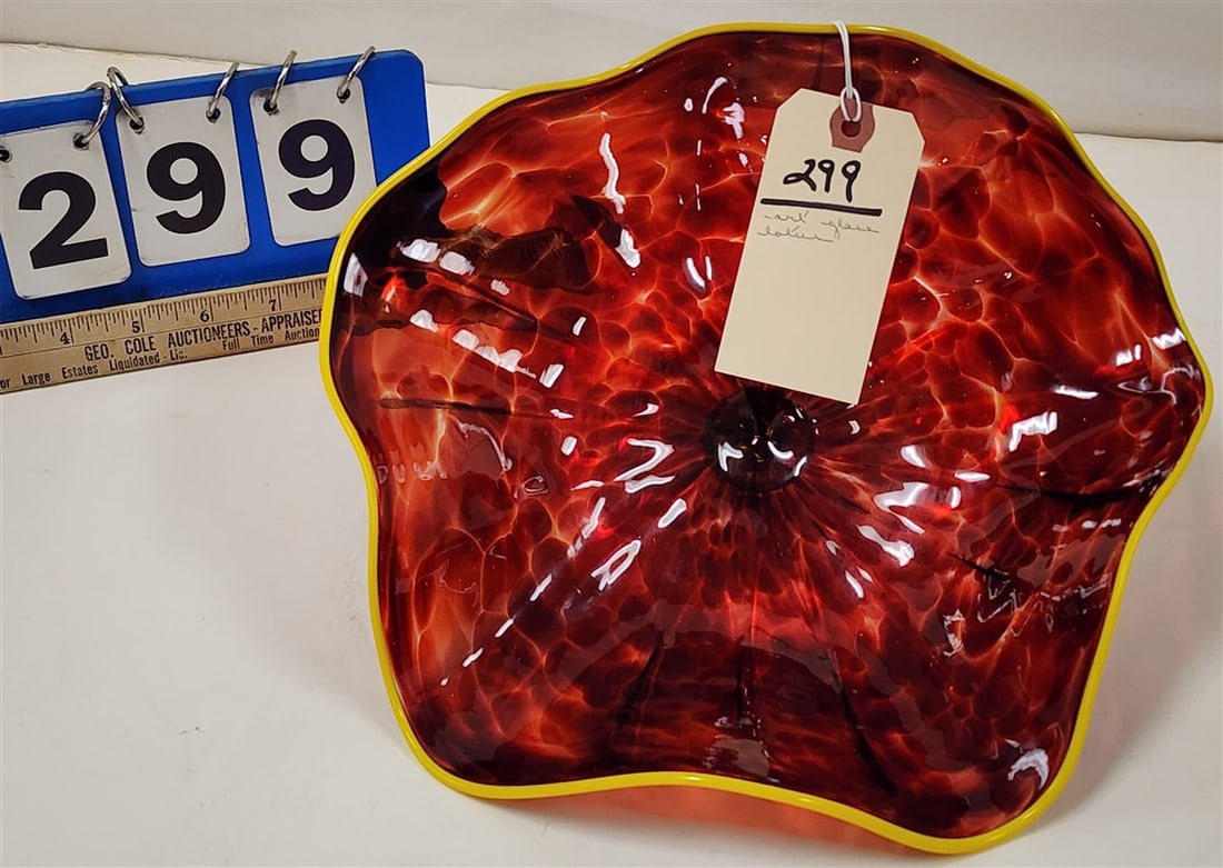 Art Glass Lotus Leaf 5 3/4" H X 11" Diam.: Art Glass Lotus Leaf 5 3/4" H X 11" Diam.