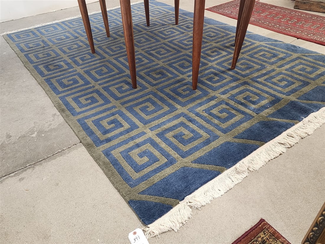 Hand Knotted Wool Rug 6' X 8'5": Hand Knotted Wool Rug 6' X 8'5"