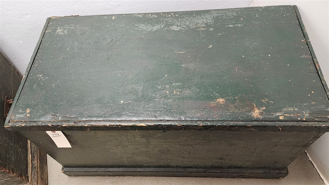 Primitive Green Blanket Box - 4