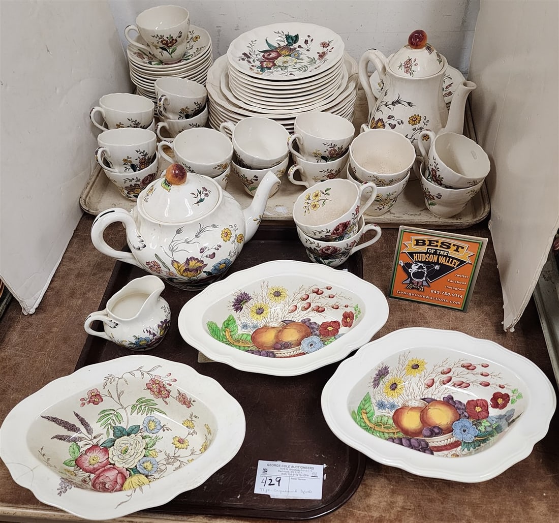 71 Pc. Copeland Spode 'Reynolds' Dinner Service: 71 Pc. Copeland Spode 'Reynolds' Dinner Service