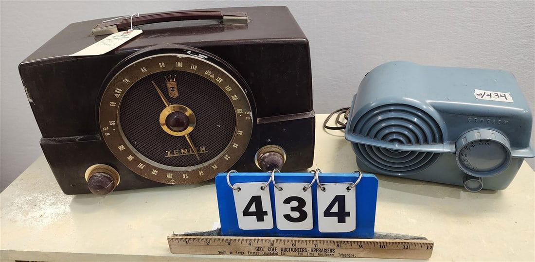2 Vintage Radios - Zenith 8 1/2" H X 15" W X 7 1/2" D + Crosley Bullseye 5 1/2" H X 9" W X 5 1/2" D: 2 Vintage Radios - Zenith 8 1/2" H X 15" W X 7 1/2" D + Crosley Bullseye 5 1/2" H X 9" W X 5 1/2" D