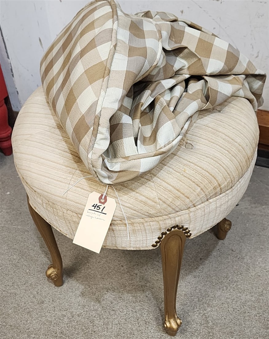 Uphols. Bench 18 1/2" H X 18 1/2" Diam. w/Slipcover: Uphols. Bench 18 1/2" H X 18 1/2" Diam. w/Slipcover