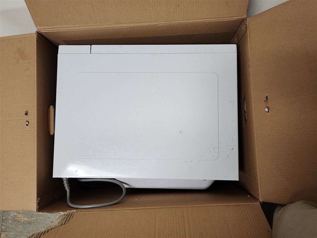 GE Bx'd Sensor Microwave Oven - 2