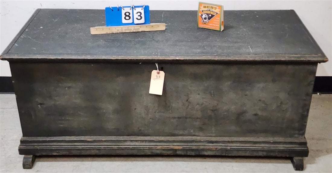 Primitive Ptd. Shoe Foot Blanket Box 20" H 47" W X 20" D: Primitive Ptd. Shoe Foot Blanket Box 20" H 47" W X 20" D
