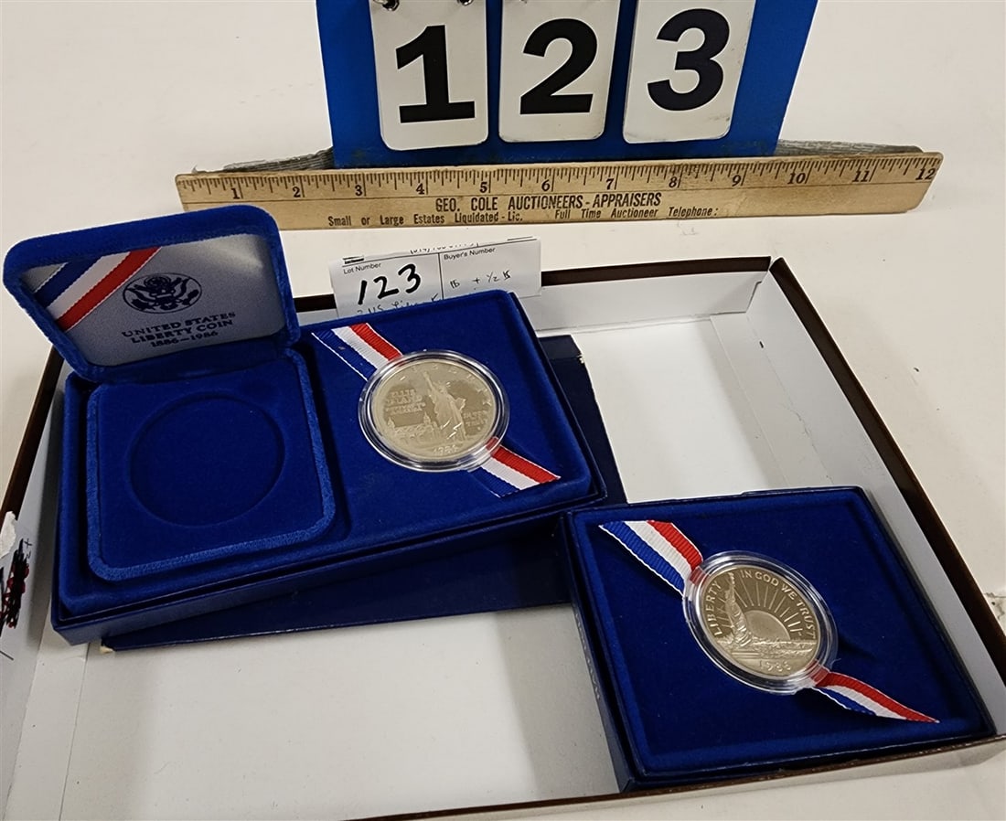 Tray US Liberty Coins 1986 Dollar + Half Dollar (1 of 3)