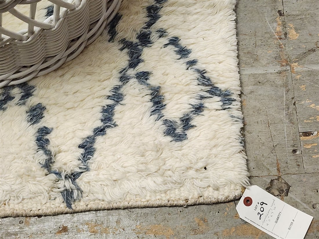 Morocan Wool Rug 4'11" X 7'10": Morocan Wool Rug 4'11" X 7'10"